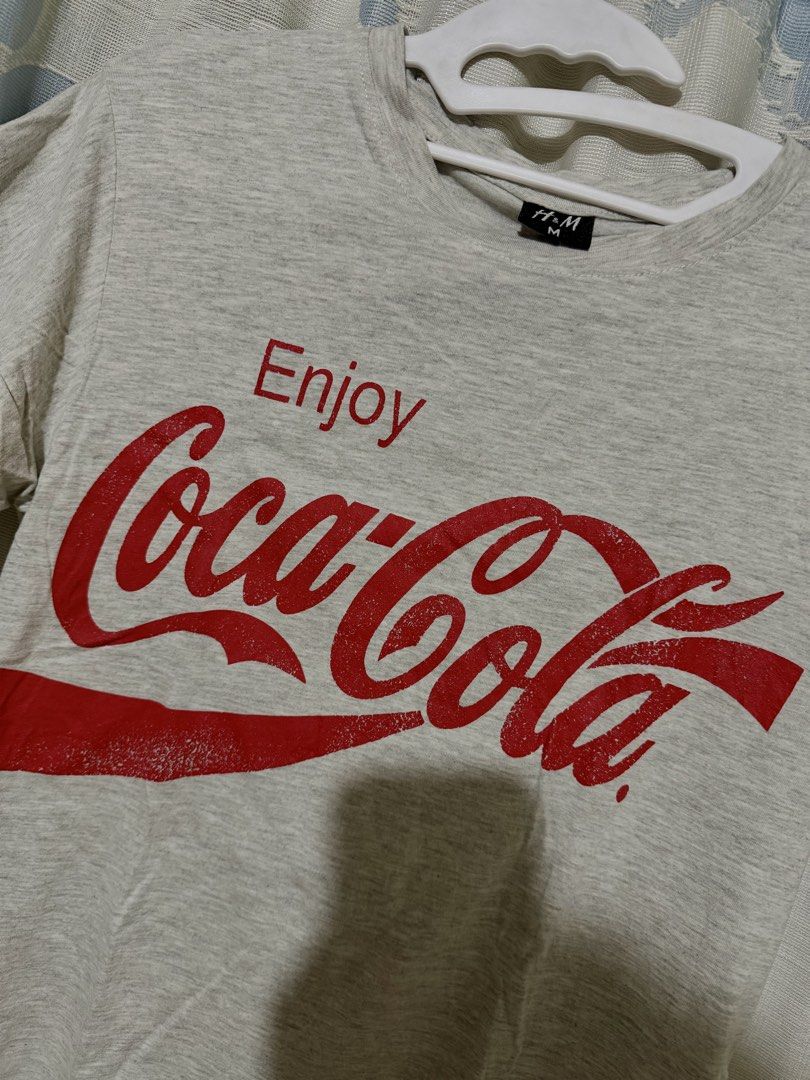 H&M gray coca-cola tshirt (Category: Shirts) located in Rizal. Submitted by lmbelle (Listing ID 1465939801, Image 2). Description: .