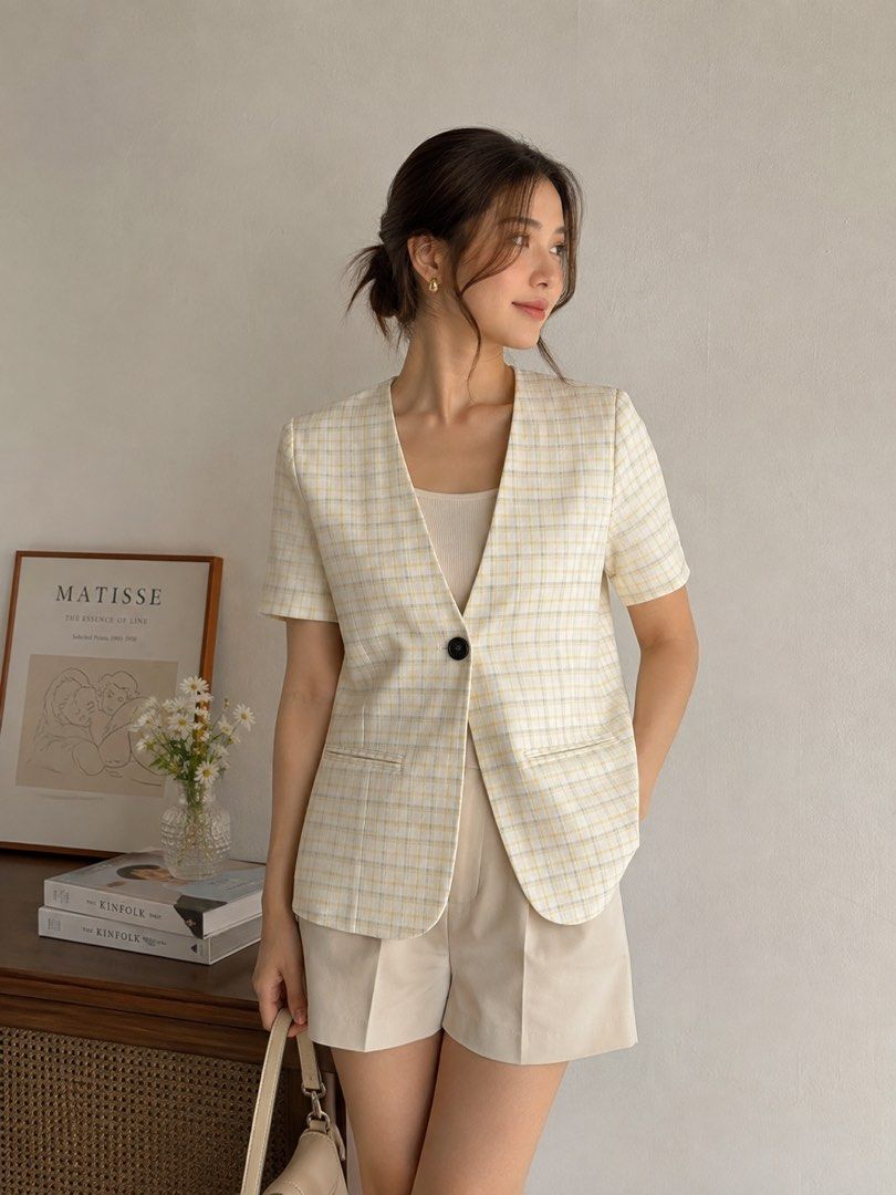 H&M Yellow Plaid Short Sleeve Blazer (Category: Blouses) located in Manila. Submitted by jasmae_fashionhub (Listing ID 1465785539, Image 1). Description: H&M Yellow and Cream Plaid Short Sleeves with Padded Shoulder SALE ‼️‼️‼️Php 299.00 Color: Yellow and Cream Size : XS on tag fit up to Small (L26, W18) Condition : Almost New Color may vary due to lighting. MOP: Gcash ✅ Mine Now, Pay Now ✅ First to Pay, Gets the Item 📍NUEVA ECIJA / QC Courier: 