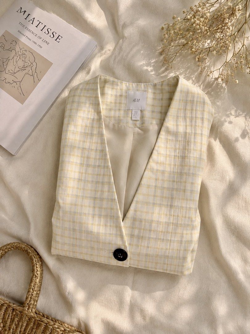 H&M Yellow Plaid Short Sleeve Blazer (Category: Blouses) located in Manila. Submitted by jasmae_fashionhub (Listing ID 1465785539, Image 3). Description: H&M Yellow and Cream Plaid Short Sleeves with Padded Shoulder SALE ‼️‼️‼️Php 299.00 Color: Yellow and Cream Size : XS on tag fit up to Small (L26, W18) Condition : Almost New Color may vary due to lighting. MOP: Gcash ✅ Mine Now, Pay Now ✅ First to Pay, Gets the Item 📍NUEVA ECIJA / QC Courier: 