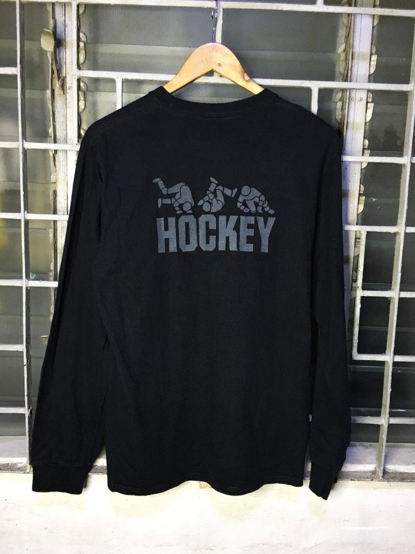 Hockey Skateboard (Category: Tshirts & Polo Shirts ) located in Cabuyao City. Submitted by roronhilira (Listing ID 1465762880, Image 2). Description: HOCKEY * med on tag 19.5 width 27 length 9.5 color rate very good condition 850 plus ship DM 📥.