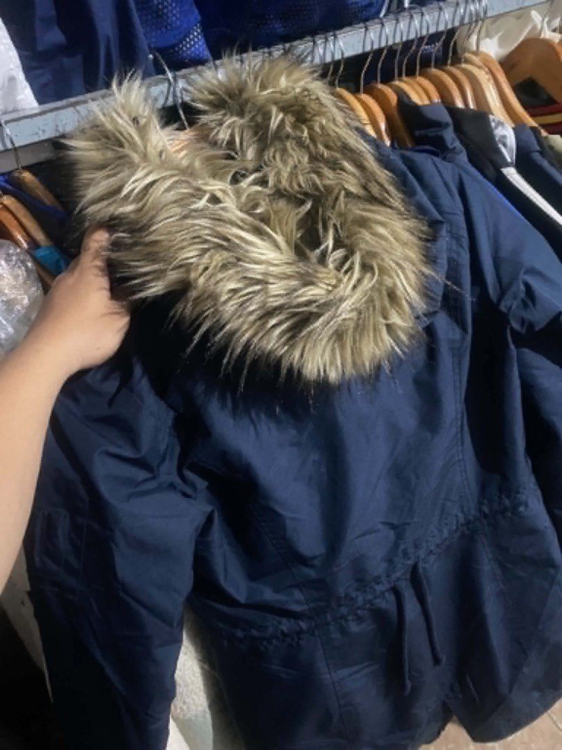 Hollister fur jacket (Category: Coats, Jackets and Outerwear) located in Legazpi City. Submitted by dimas_loot (Listing ID 1465779379, Image 2). Description: Size small No issue.
