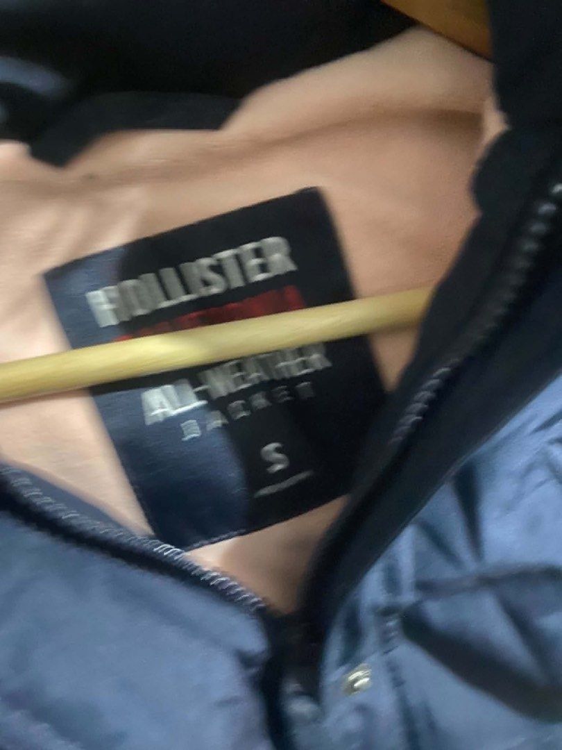 Hollister fur jacket (Category: Coats, Jackets and Outerwear) located in Legazpi City. Submitted by dimas_loot (Listing ID 1465779379, Image 3). Description: Size small No issue.