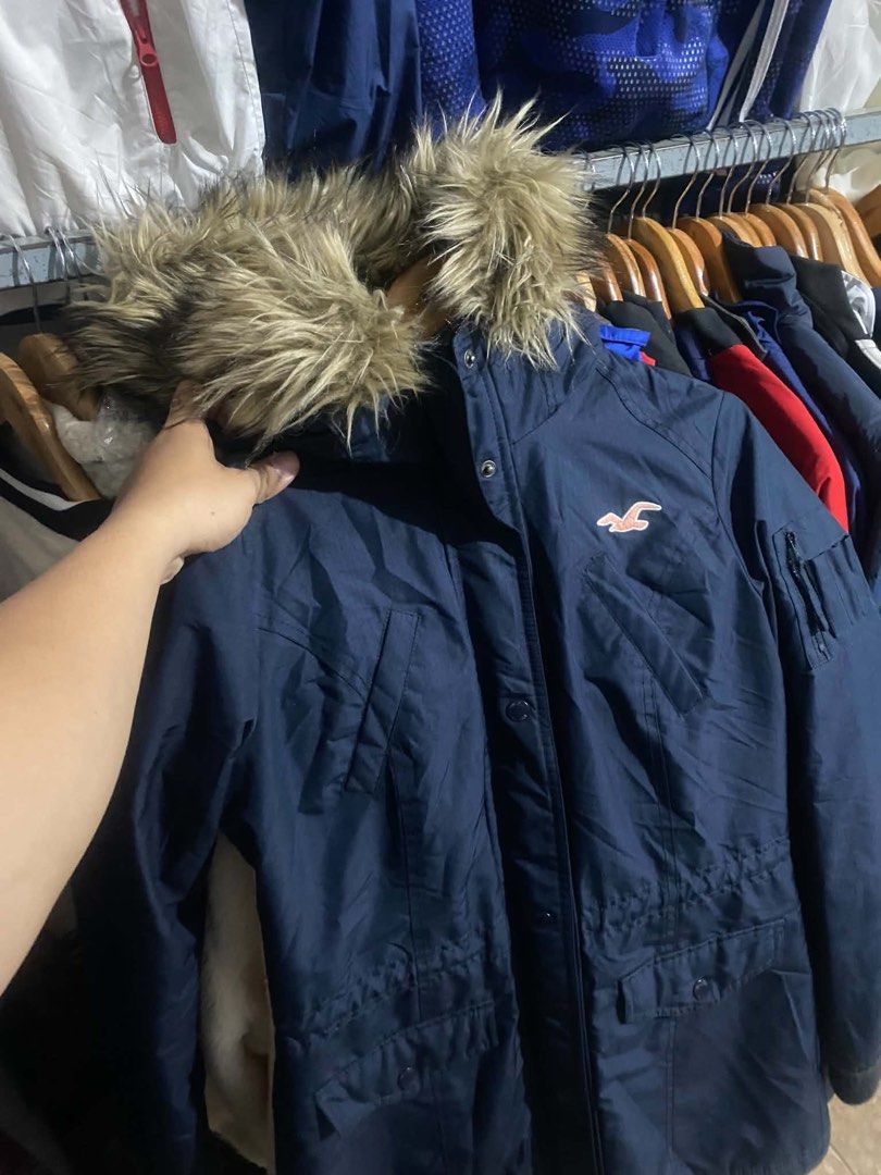Hollister fur jacket (Category: Coats, Jackets and Outerwear) located in Legazpi City. Submitted by dimas_loot (Listing ID 1465779379, Image 1). Description: Size small No issue.