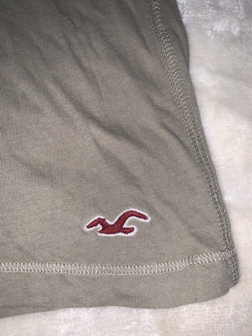 Hollister Henley Top (Category: Others Tops) located in Tubigon. Submitted by krazy.kimpoy (Listing ID 1465848387, Image 2). Description: size Small on tag have a very small pinhole #y2k #holister #henley.