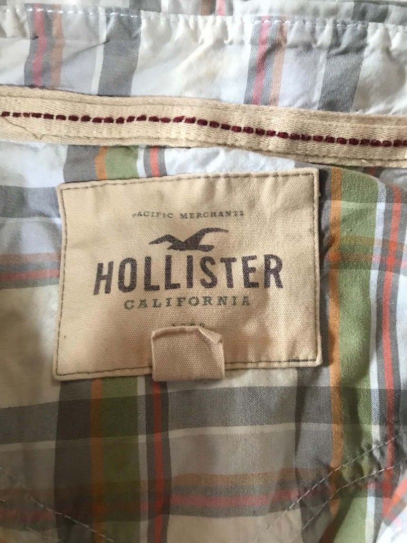 HOLLISTER LONGSLEEVE (Category: Longsleeves) located in Manila. Submitted by tiffy_thrift (Listing ID 1465763014, Image 2). Description: .