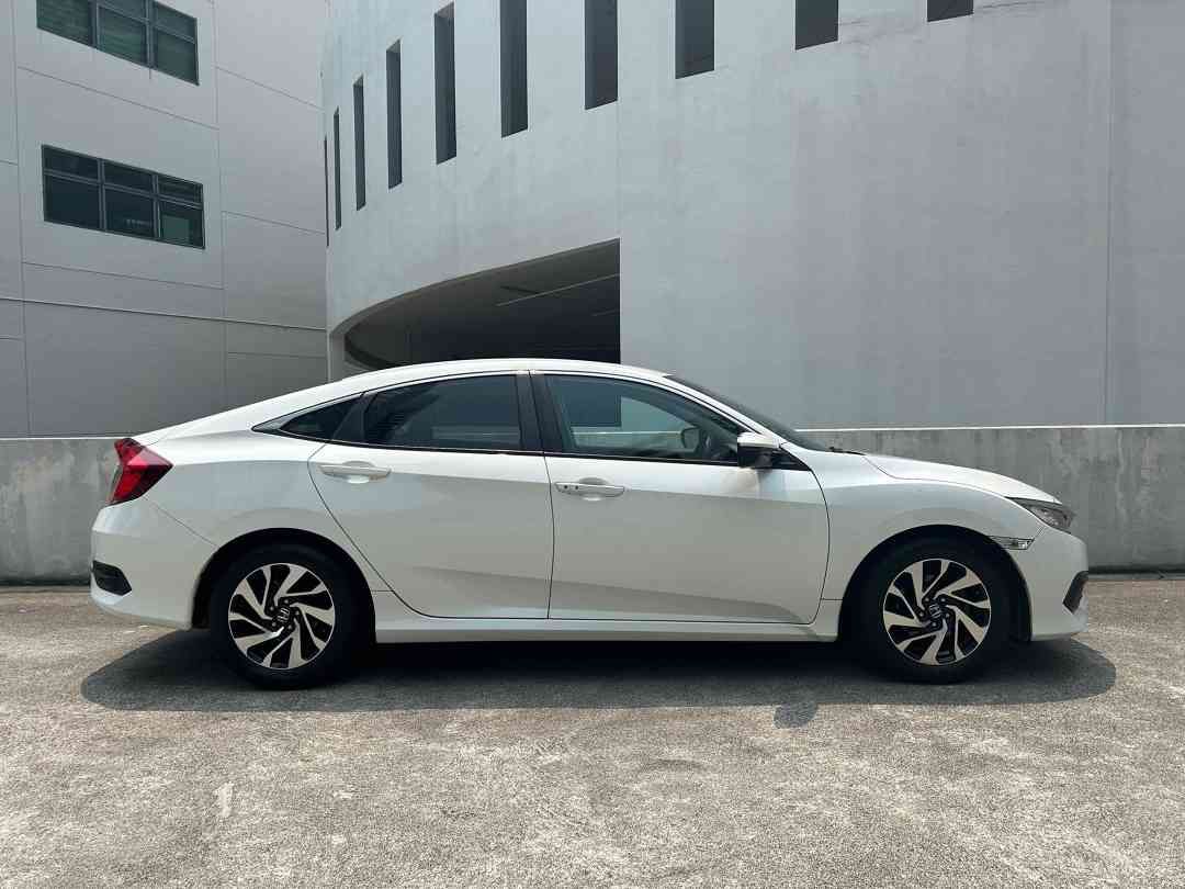 Honda Civic 1.6 i-VTEC (A) (Category: Used Cars) located in Singapore. Submitted by sgcarchoicewc (Listing ID 1465843955, Image 3). Description: Low average mileage done. Superb interior condition. Go for quality, assurance and peace of mind with this beautiful unit. Responsive sporty drive feel. Spacious cabin leg room. One of the most reliable Japanese made sedan in the market. New paint work will be provided to the next owner. Dont miss it! Co