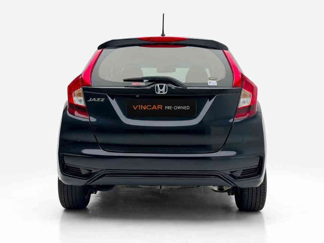Honda Jazz 1.3 (A) (Category: Used Cars) located in Singapore. Submitted by vincar_pre-owned (Listing ID 1465814143, Image 3). Description: 1 owner with very low mileage travelled. Most popular Honda hatchback for your family. Contact us today to arrange a viewing for this unit at the v1ncar pre-owned showroom now! Features: 1.3L Earth Dreams I-VTEC engine, 97bhp, CVT auto transmission with paddle shifters, ABS, airbags, cruise/traction control, 