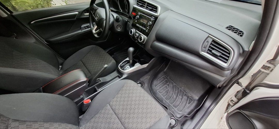 Honda Jazz 1.3 Hatchback (A) (Category: Used Cars) located in Quezon City. Submitted by klengkerz (Listing ID 1465805078, Image 2). Description: Serious buyers are welcome to view and inspect the car. .