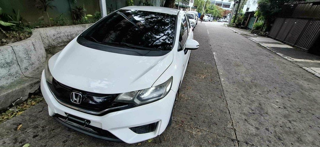 Honda Jazz 1.3 Hatchback (A) (Category: Used Cars) located in Quezon City. Submitted by klengkerz (Listing ID 1465805078, Image 3). Description: Serious buyers are welcome to view and inspect the car. .
