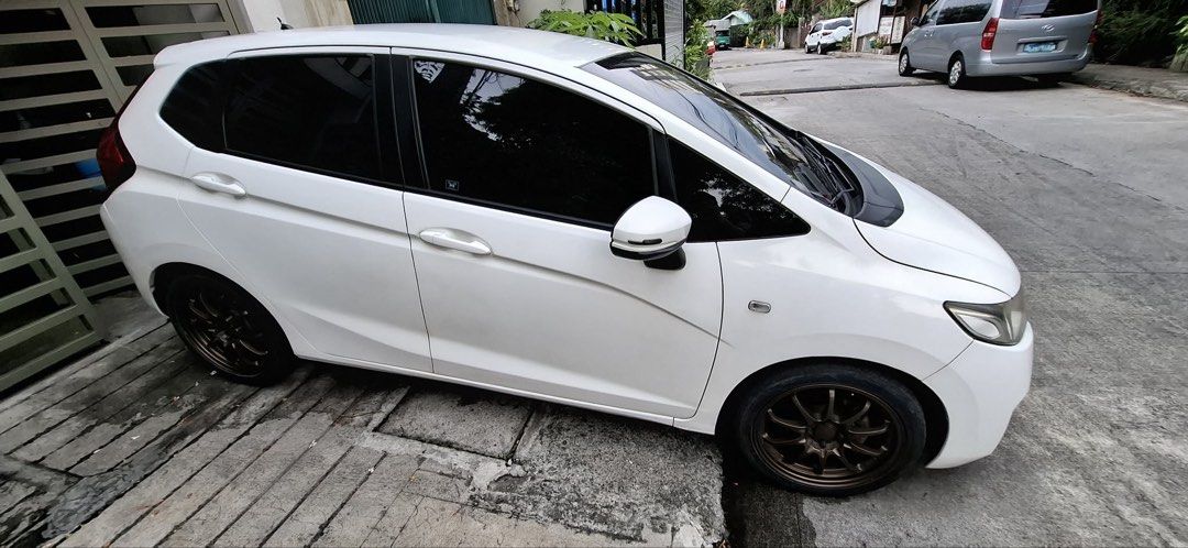 Honda Jazz 1.3 Hatchback (A) (Category: Used Cars) located in Quezon City. Submitted by klengkerz (Listing ID 1465805078, Image 1). Description: Serious buyers are welcome to view and inspect the car. .