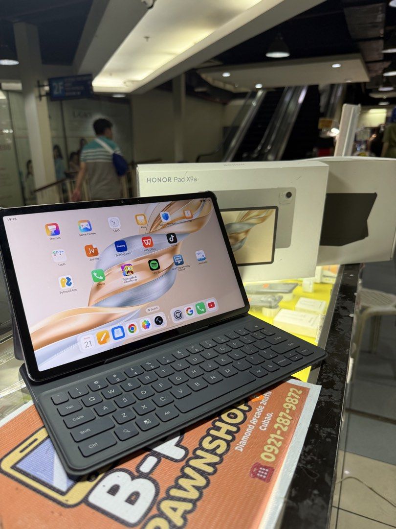 Honor pad x9a (Category: Android) located in Quezon City. Submitted by bprpawnshop (Listing ID 1465911819, Image 1). Description: Remata. No issue like new! With box. Magic Keyboard with box. Pick up at diamond arcade 2ndflr cubao. Fbpage: bpr gadget pawnshop .