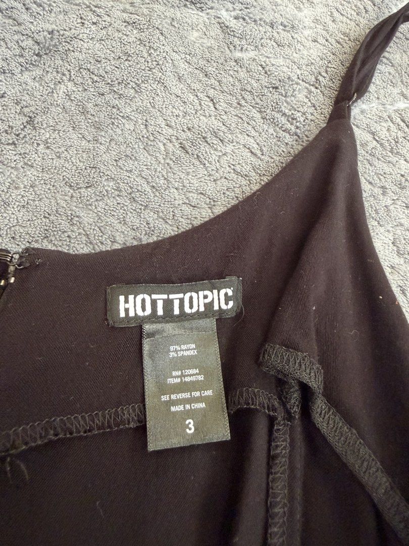 Hot Topic Black Tank Top Size 3 (Category: Sleeveless) located in Manila. Submitted by yeti_it (Listing ID 1465761017, Image 2). Description: - Brand: Hot Topic - Size: 3 - Material: 97% rayon, 3% spandex (soft & flowy) - Straps: Adjustable spaghetti straps - Versatile basic piece, great for layering or everyday wear.