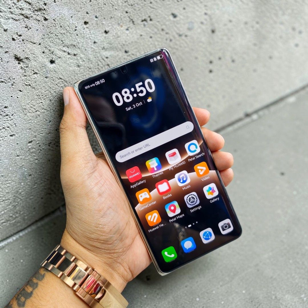 Huawei Mate X7 Global 512gb White (Category: Huawei) located in Manila. Submitted by julianjuleschico (Listing ID 1465905601, Image 2). Description: Huawei Mate X7 Global 512gb Rare white Color 99% smooth all over Complete standard package No issues or defects Php 68,500 Open for swapping.