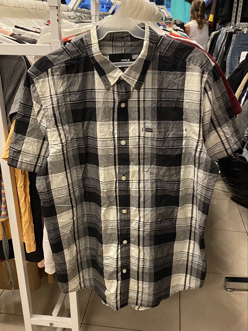 Hurley Black White Plaid Button-Down Shirt Size L (Category: Tshirts & Polo Shirts ) located in Lucena. Submitted by ojfinds (Listing ID 1465860193, Image 1). Description: ‼️FOR SALE‼️ HURLEY Polo Button Down – Men’s • Size: Large (W22.5 L28.5) • Condition: Excellent / No issues Available. Message for details..
