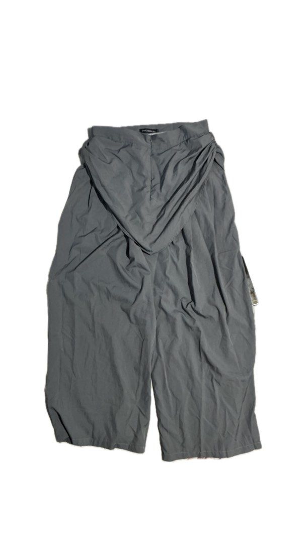 INCERUN Gray Wide Leg Pants Draped Design (Category: Other Bottoms) located in La Trinidad. Submitted by ezraaaa29 (Listing ID 1465857685, Image 2). Description: - Brand: INCERUN - Color: Gray - Fit: Loose fit with straight cut legs - Design: Unique draped front waistband detail - Material: Comfortable polyester and spandex blend - Tagged Small, but INCERUN sizes run significantly larger/oversized. Fits closer to a Medium or Loose S.