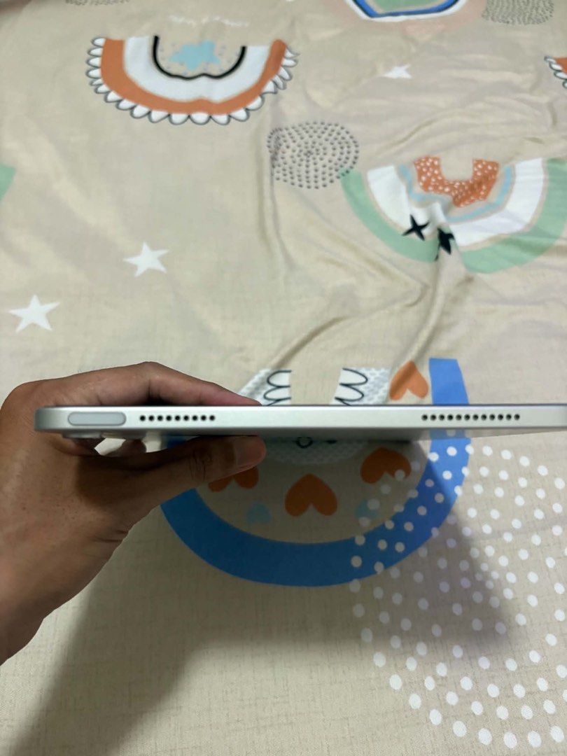 Ipad 10th Gen Wifi 64gb (Category: iPad) located in Santa Rosa. Submitted by miqboutique (Listing ID 1465952799, Image 2). Description: Few flaws Volume button is not working all the time.