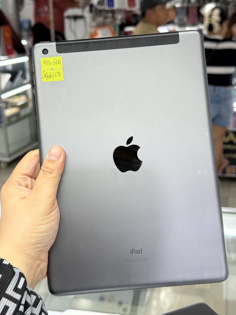 iPad 9th Gen 64GB Wifi & Celullar No Issue (Category: iPad) located in Pasig City. Submitted by fairgadgetshop (Listing ID 1465788197, Image 1). Description: 📱iPad 9th Gen 64GB Wifi/Celullar- PreOwned ✨ Good Battery 📌 Wifi & Celullar ✅ Face ID working ✅ True Tone working ✅ No iCloud/account lock ✅ Fully resettable ✅ Check all you want ✅ Openline anysim 🔍 Check the unit thoroughly before payment. You’re welcome to test the phone and check its f