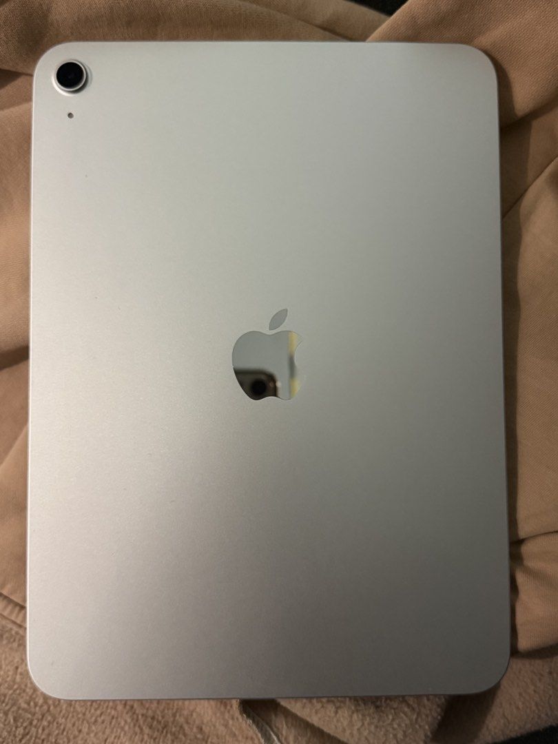 IPad A16 128gb Silver (Category: iPad) located in Manila. Submitted by xivalexx (Listing ID 1465787358, Image 1). Description: PURCHASED FROM POWERMAC with Receipt INCLUDES BOX AND CHARGER 128 GB with 2 cases Like new condition, no Issues at all! 98% Battery Health with 99 CC upon posting the ad. .