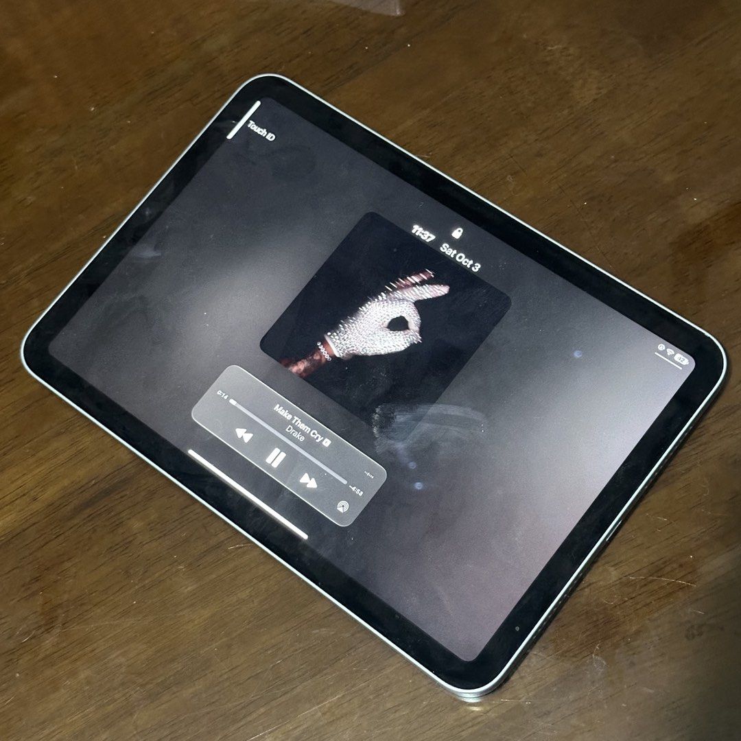 Ipad mini 7 (A17 pro) 128GB (Category: iPad) located in Makati City. Submitted by dcdwine013 (Listing ID 1465775690, Image 2). Description: Ipad mini 7 (A17 pro) 128GB Good as new condition WIFI use only 88% battery health no issue, all functions working (touch id, true tone, etc ) no history of repair, (all parts original ) no dents other dents or scratches except on the corner (see last pic) inclusions: unit, 3 Ipad cases, box and manuals Makat