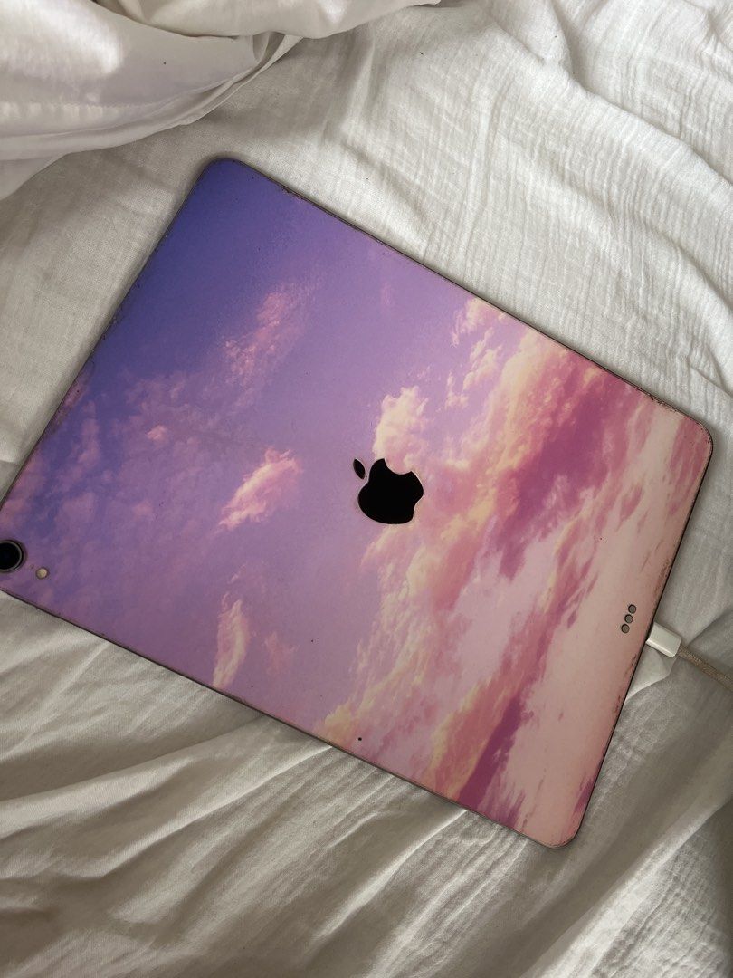 iPad Pro 12.9 inch 3rd gen 512 gb (Category: iPad) located in Quezon City. Submitted by kawaiikookies.ph (Listing ID 1465851877, Image 1). Description: Has screen protector and iPad skin since day 1 Rfs: downsizing .