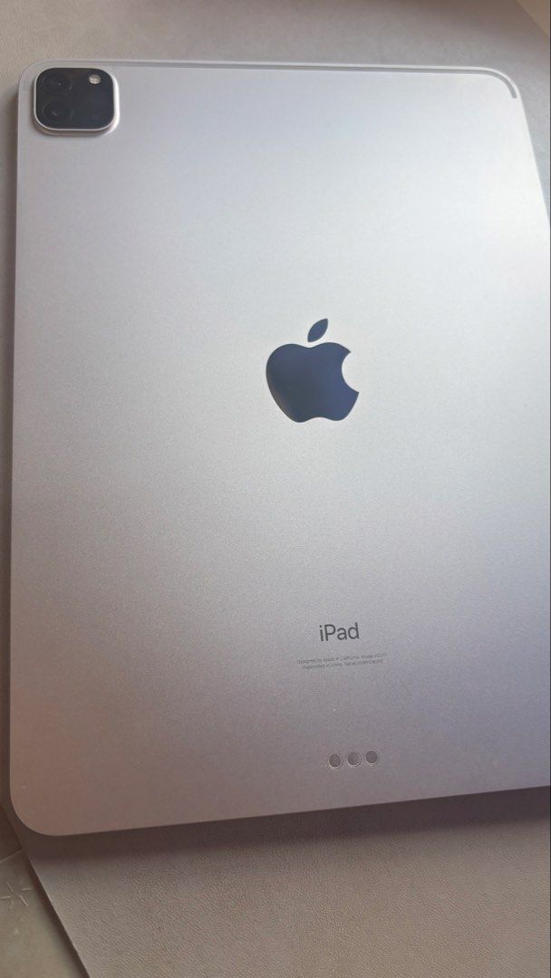 Ipad pro M1 128gb (Category: iPad) located in Dasmarinas. Submitted by franceeee54 (Listing ID 1465798291, Image 2). Description: - Model: iPad Pro M1 - Storage: 128GB - Color: Silver - Condition: 7/10 (Pre-loved with visible minor scratches and dents on the corners as shown in photos) - Features: Powerful M1 chip, dual rear cameras, smart connector - Performance: Fully functional and smooth for all tasks RFS: upgrade to m4, just used this for me