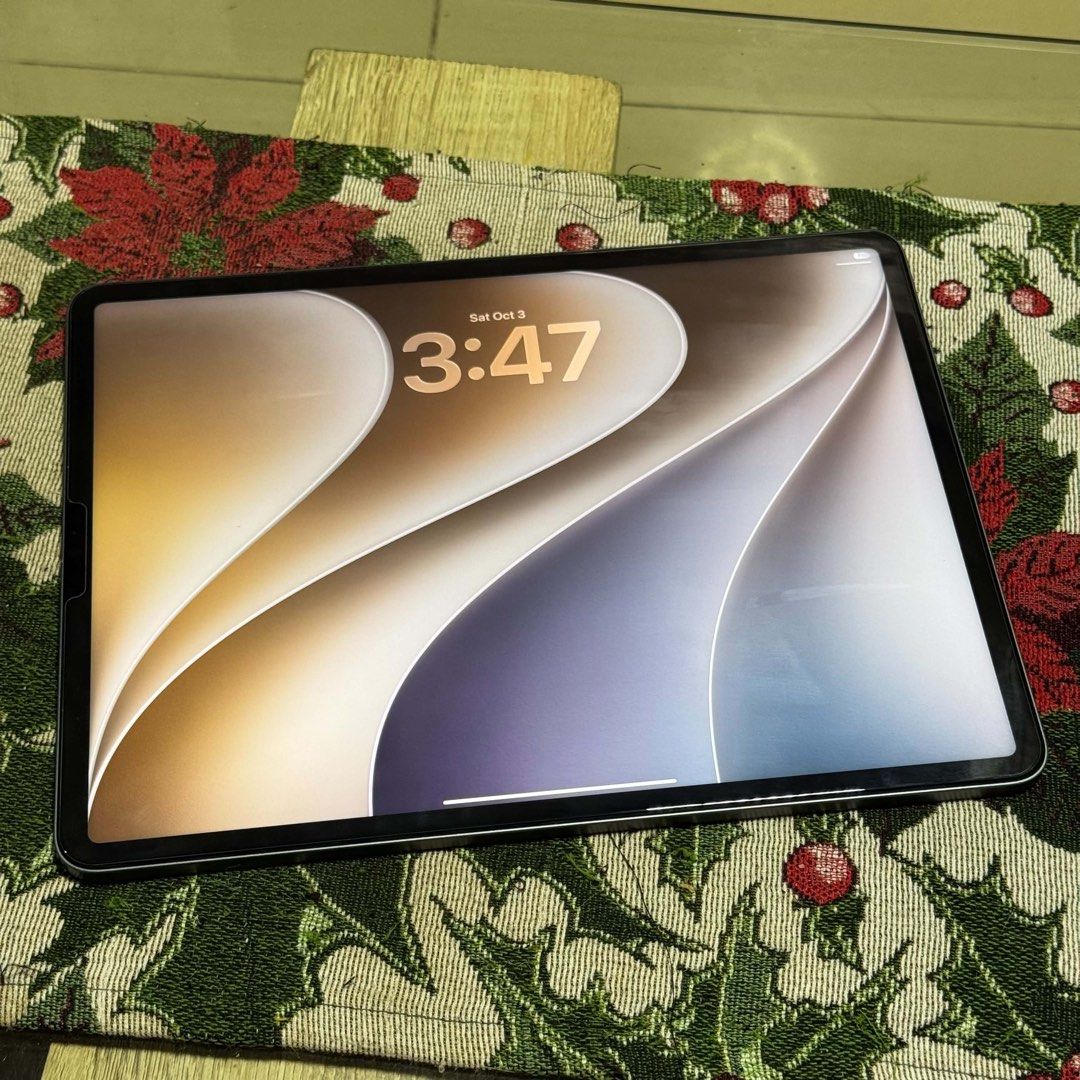 Ipad pro m1 5th gen 12.9 inch no issue!! (Category: iPad) located in Cabuyao City. Submitted by meaningless103 (Listing ID 1465950531, Image 2). Description: Ipad pro m1 5th gen 12.9 inch 128gb 120hz pro motion display Face id, true tone and etc working With siri Apple Intelligence No issue/all functions working No history of repair/all parts original Goo condition!! Inclusion: unit and case only! 31k fix no last price Cabuyao/makati. Can so meet