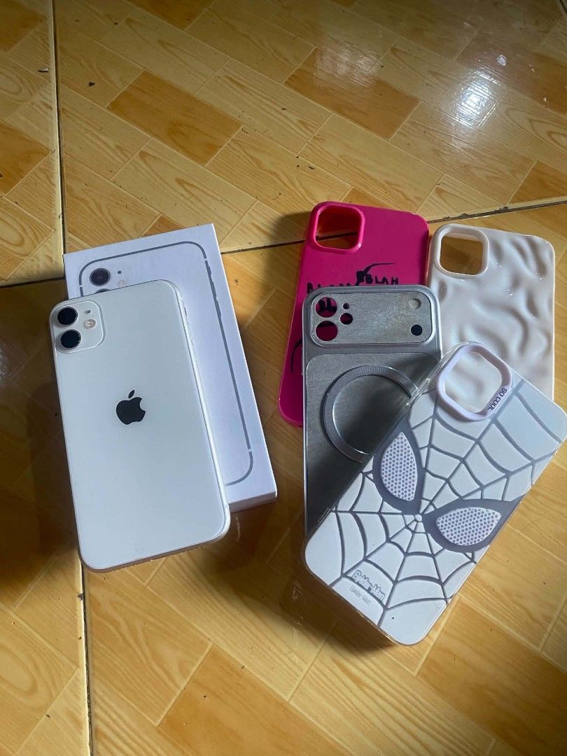 iphone 11 256Gb (Category: iPhone 11 Series) located in Manila. Submitted by loydlim123 (Listing ID 1465871574, Image 1). Description: FOR SALE IPHONE 11 (WHITE) - (256 GB) - ios 26.1 - No Sim restrictions - Genuine Camera - 97% battery health (orig batt pa) - Face id Working -Malinaw front & back camera - True Tone -Ready for use na -Auto check -makinis pa -smooth -no hard touch - WITH CHARGER AND 2CASES/ BOX ISSUE NO RESET.