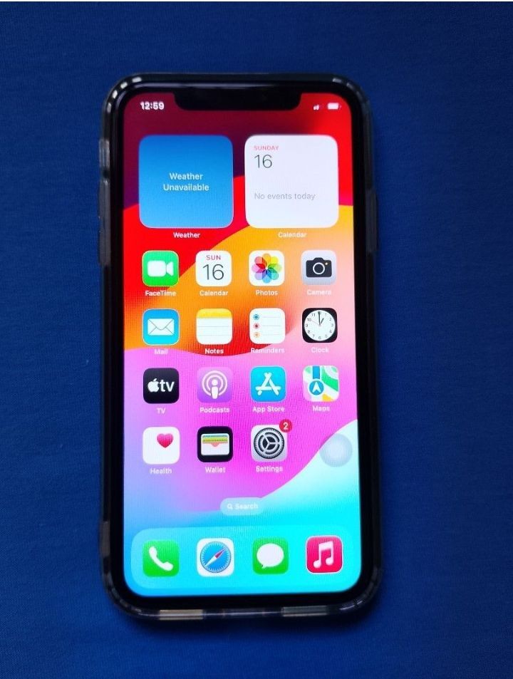Iphone 11 - 64GB -White (Category: Cases & Sleeves) located in Abucay. Submitted by francisbuenopantaleon (Listing ID 1465837282, Image 2). Description: Good as new Iphone 11 - 64GB - White with original box No issue, all working. .