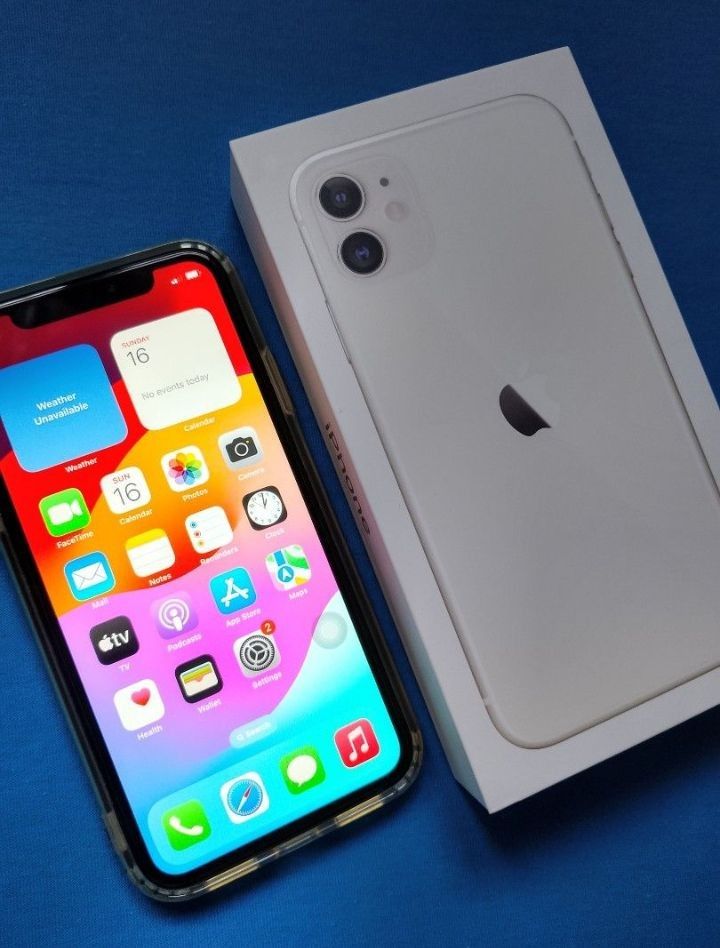 Iphone 11 - 64GB -White (Category: Cases & Sleeves) located in Abucay. Submitted by francisbuenopantaleon (Listing ID 1465837282, Image 1). Description: Good as new Iphone 11 - 64GB - White with original box No issue, all working. .