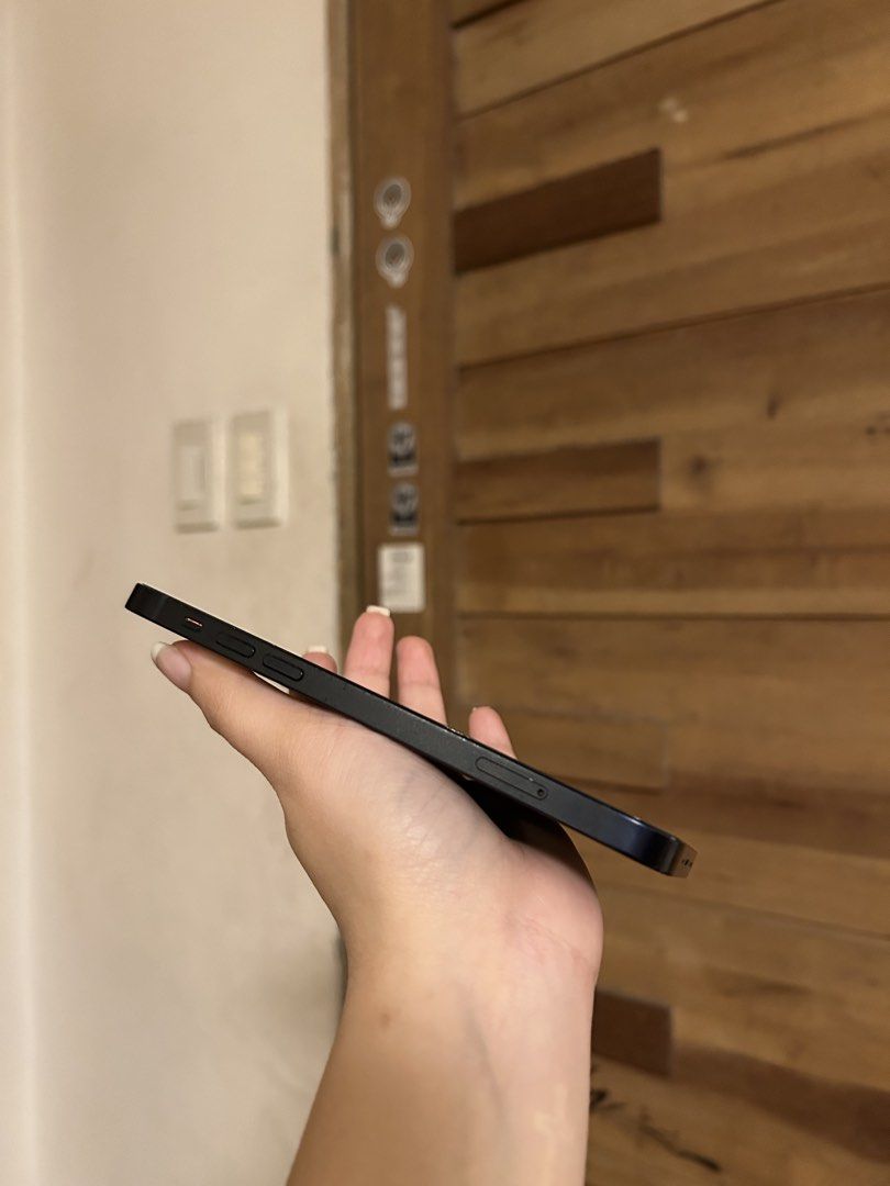 iPhone 12 (256gb) Black (Category: iPhone 12 Series) located in Malabon City. Submitted by chaasingman420 (Listing ID 1465791797, Image 3). Description: - Model: iPhone 12 - Color: Classic Black - Storage Capacity: 256GB - Condition: Pre-owned with minor cosmetic wear on edges; screen and back panel in good shape - Features: Dual-camera system, stunning OLED display, reliable performance -Unli Reset -Battery Health 75% -Lady Owned -Any Sim -Perso