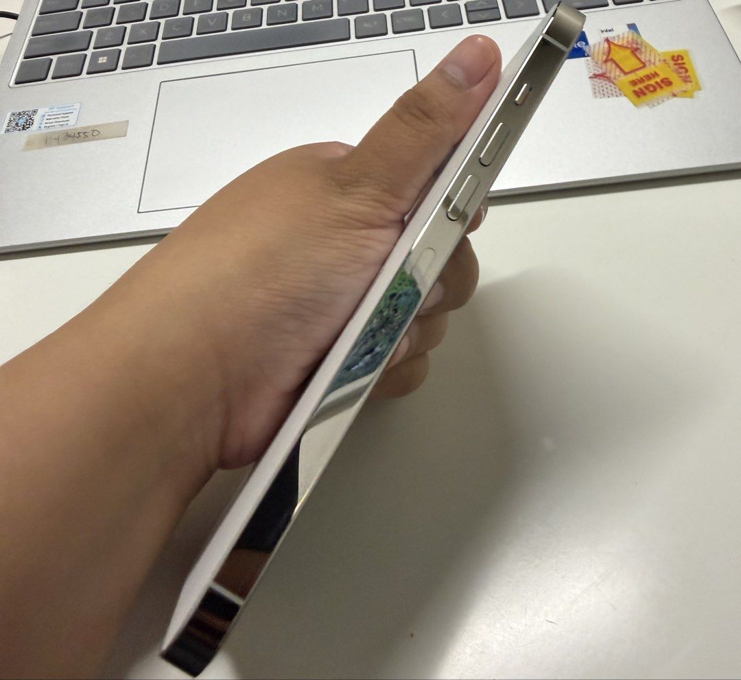 Iphone 13 Promax 128 g (Category: iPhone 13 Series) located in Pasig City. Submitted by karcart (Listing ID 1465893005, Image 2). Description: Makinis Issue:Battery Service 76% RFS: Extra Phone.