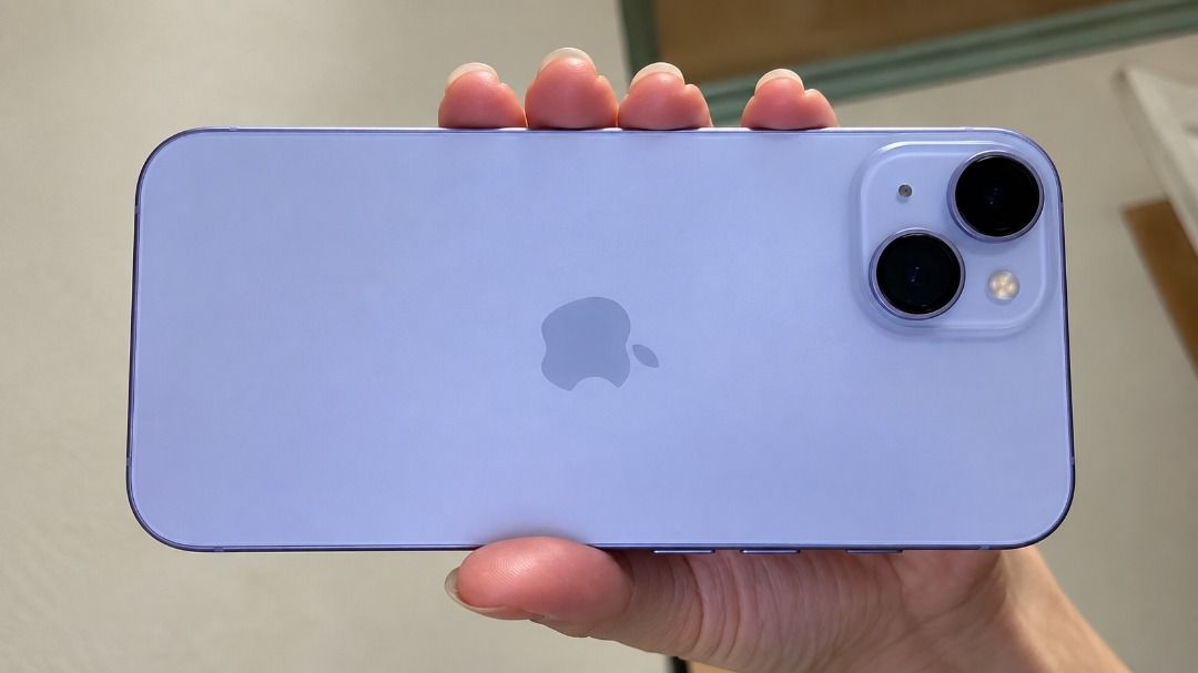 IPHONE 15 128GB RUSH! (Category: iPhone 15 Series) located in Caloocan City. Submitted by swiftcrystal-68aacd (Listing ID 1465932705, Image 2). Description: iPhone 15 128GB Blue for Sale! 💙 !RUSH! w/ charger, and free case. • 84% Battery Health 🔋 • All original, no history of repair 🛠️❌ • May kaunting minimal dents lang pero napaka-presentable pa rin at walang epekto sa performance. Price: 26k Rush! Location: SM CALOOCAN, DEPARO, BAGUMBONG OR 