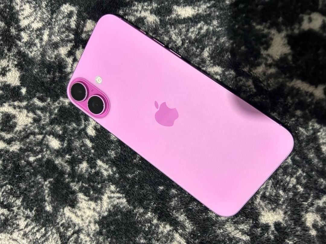 iPhone 16 Plus Pink (Category: iPhone 16 Series) located in Lian. Submitted by itscabtndvn (Listing ID 1465769727, Image 1). Description: No any issue, all working and no history of repair. Can be updated and reset No paint chips or whatsoever No more box just the case and original charger Not for buy and sell wag na maghanap ng wala Again, the price is fair enough since hindi na complete But the phone is 100% good as new Location is Lian, Batang