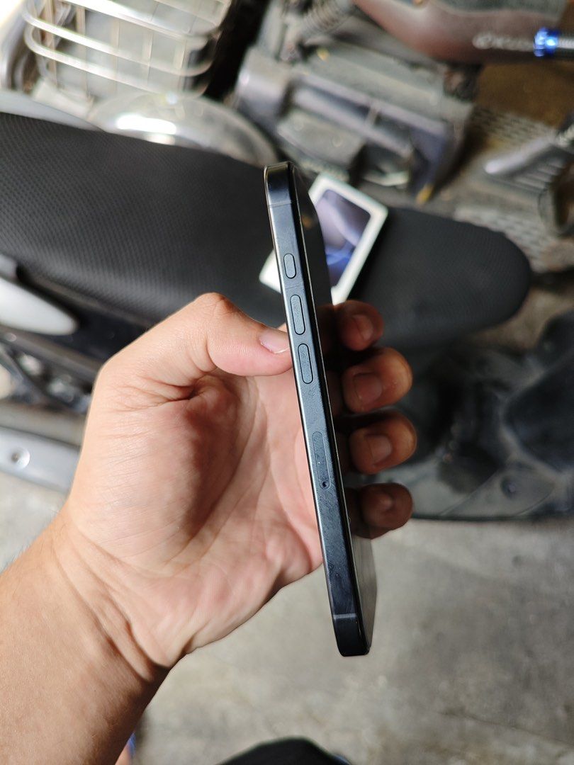 iPhone 16 Pro (Category: iPhone 16 Series) located in Santa Rosa. Submitted by ahuyi (Listing ID 1465844703, Image 3). Description: 38k swap value, add ka iPhone 16 Pro 128gb ✔️88% bh ✔️zp/a local variant, factory unlock ✔️working face id and true tone ✔️unit, orig box, case 📌santa rosa laguna 📌rcbc makati (8am to 3pm weekdays) may konting paint chips / kinalawang screw sa baba, no history of repair.