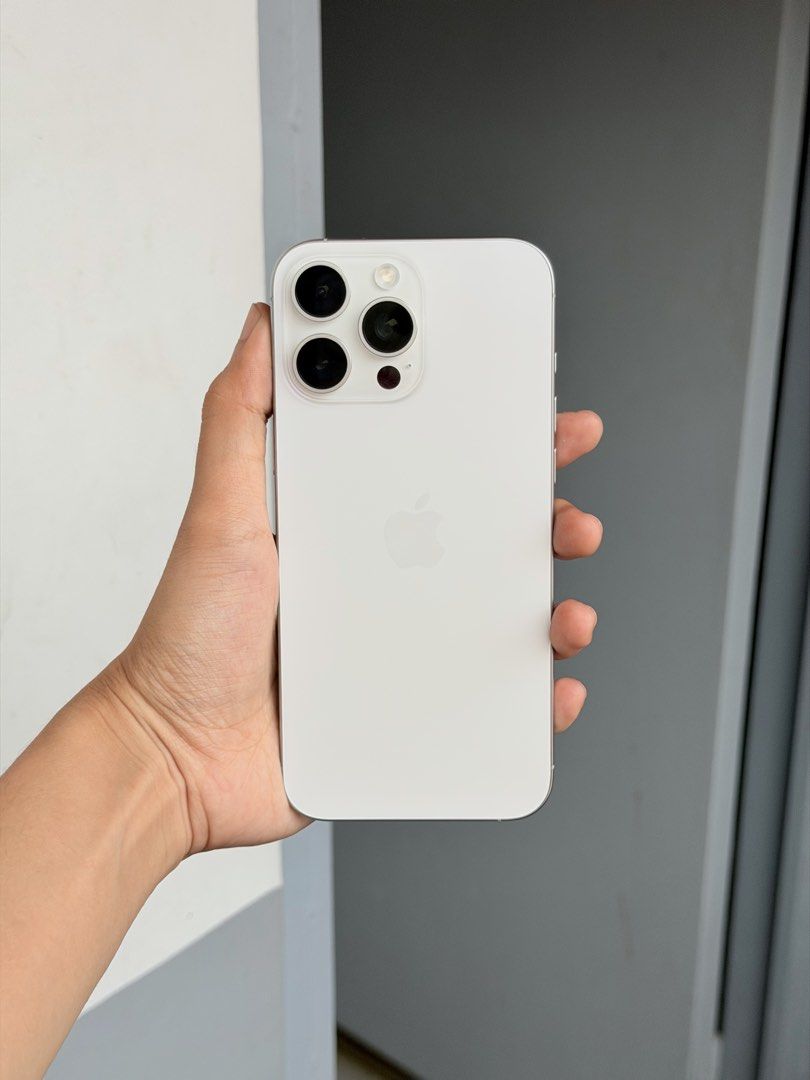 Iphone 16 Pro Max (White Titanium) (Category: iPhone 16 Series) located in Malabon City. Submitted by mangwelsss (Listing ID 1465835640, Image 3). Description: SELLING/SWAPPING COMPLETE WITH RECEIPT BTB iPhone 16 Pro Max White Titanium 256gb 90% Battery Health Factory Unlocked Local Variant Purchased at Beyond the Box No issue No history of repair Makinis Inclusions: Box (same imei) Cord Case Receipt Tg installed Unli check and unli reset upon me