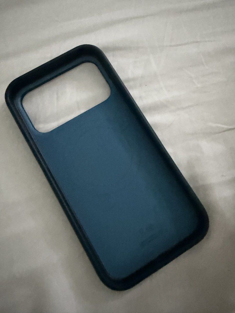 iPhone 17 Pro Max - Beats MagSafe Case blue/green (Category: Cases & Sleeves) located in Marikina City. Submitted by laraxxvi (Listing ID 1465934943, Image 2). Description: Brand new. Only bought because I needed a case right away. No box. Bought at power Mac center bgc Original Price: 4,990.