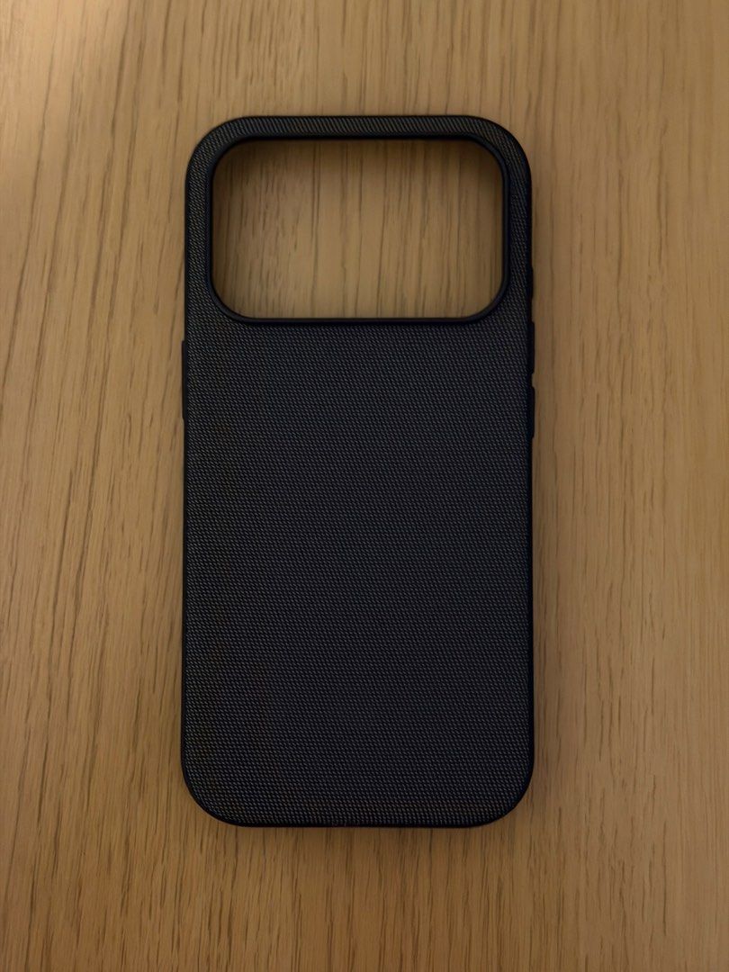 iPhone 17 Pro Techwoven Case (Black) (Category: Cases & Sleeves) located in Makati City. Submitted by kaylaafablee (Listing ID 1465891987, Image 1). Description: iPhone Techwoven case - magsafe compatible - no box but in good condition - quality like Apple !.