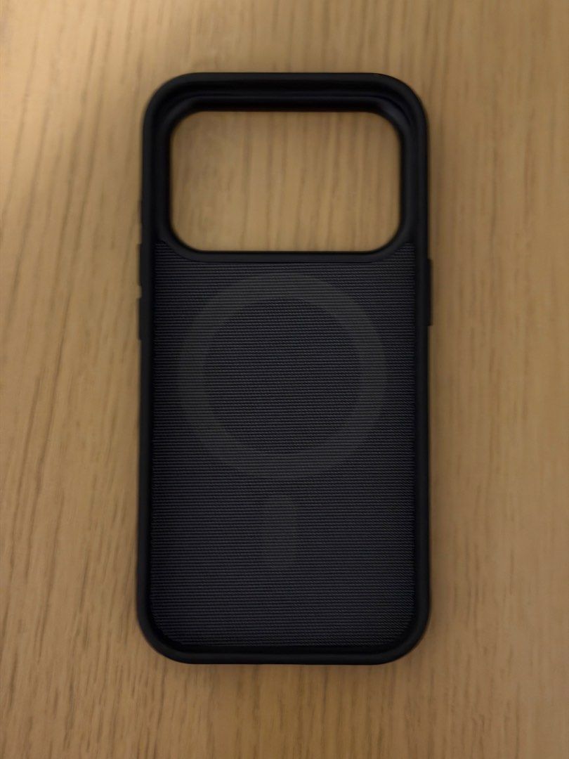 iPhone 17 Pro Techwoven Case (Black) (Category: Cases & Sleeves) located in Makati City. Submitted by kaylaafablee (Listing ID 1465891987, Image 2). Description: iPhone Techwoven case - magsafe compatible - no box but in good condition - quality like Apple !.