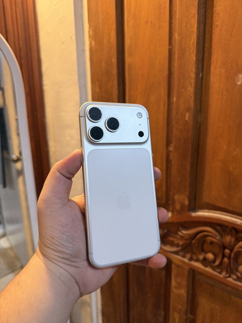 IPHONE 17 PROMAX SILVER WHITE 256GB (Category: iPhone 17 Series) located in Quezon City. Submitted by zairiusd (Listing ID 1464314870, Image 1). Description: FOR SALE/SWAP‼️ MABILISAN LANG 67,000 Pesos Only IPHONE 17 PROMAX WHITE SILVER 256GB 2 MONTHS OLD WITH APPLE WARRANTY TILL JULY 2027 POWERMAC PURCHASE TRUTONE & FACE ID WORKING 99% BATTERY HEALTH ORIGINAL. 50 CYCLE COUNT X/A LOCAL VARIANT 120HZ SCREEN REFRESH RATE NO HISTORY OF REPAIR OPENLI
