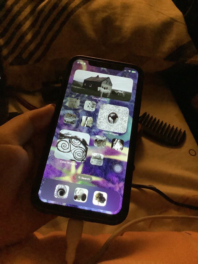 iphone x 256 gb (lady owned) (Category: iPhone X Series) located in Muntinlupa City. Submitted by plumthief (Listing ID 1465891773, Image 1). Description: white iphone x 256 gb! NOT A SCAM! RFS: need funds — GREAT quality front & back cam — replaced lcd & battery but not an issue because it’s working well! — personal owned / lady owned! — i use this daily — NO true tone but serves its purpose! — NO dents or scratches visible! — inclusions: case o