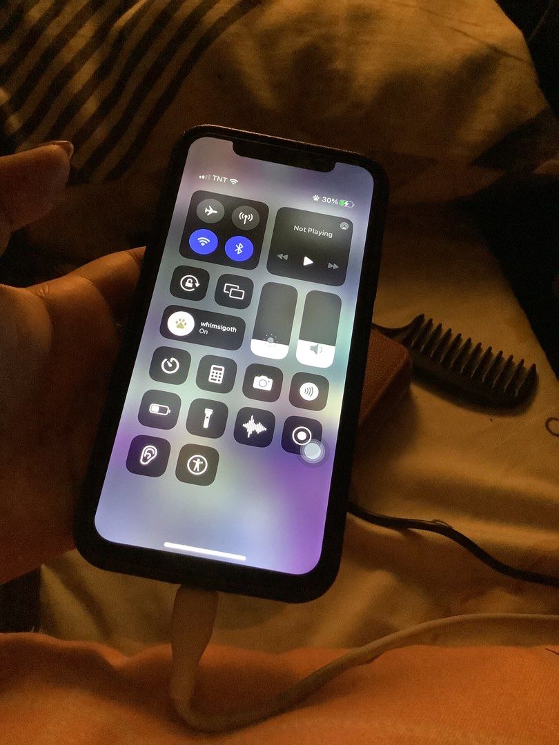 iphone x 256 gb (lady owned) (Category: iPhone X Series) located in Muntinlupa City. Submitted by plumthief (Listing ID 1465891773, Image 2). Description: white iphone x 256 gb! NOT A SCAM! RFS: need funds — GREAT quality front & back cam — replaced lcd & battery but not an issue because it’s working well! — personal owned / lady owned! — i use this daily — NO true tone but serves its purpose! — NO dents or scratches visible! — inclusions: case o