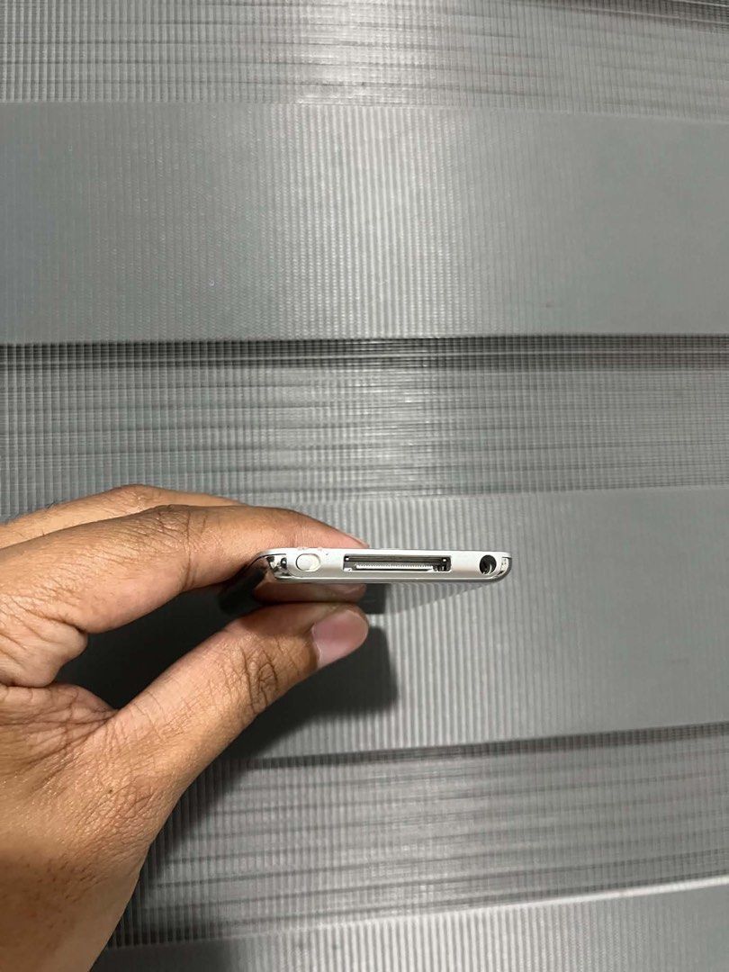 Ipod nano 3rd gen (Category: Portable Music Players) located in Quezon City. Submitted by all_about_retro (Listing ID 1465894604, Image 3). Description: Ipod nano 3rd gen 4gb Tested Good lcd Good clickwheel Makinis front & back plate Issue: dead battery Pickup.