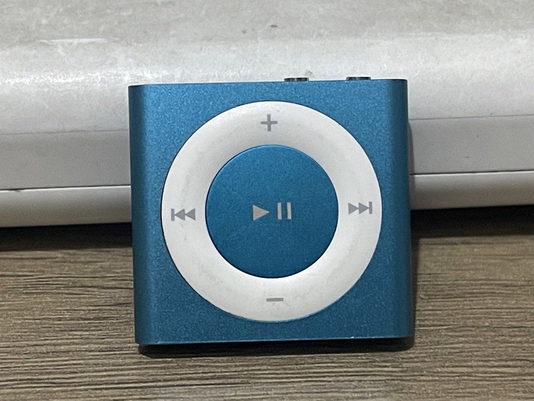 Ipod shuffle 4th gen 2gb makinis (Category: Portable Music Players) located in Caloocan City. Submitted by red_rob (Listing ID 1465835344, Image 1). Description: Original Apple Ipod Shuffle 4th gen 2gb All goods yan kaya lang d ko makita un charger kaya AS IS BASIS pa rin Nakatabi lang kaya d matandaam san na rin nalagay charger Makinis yan kita naman UNIT ONLY AS IS WHERE IS PAJO CALOOCAN.