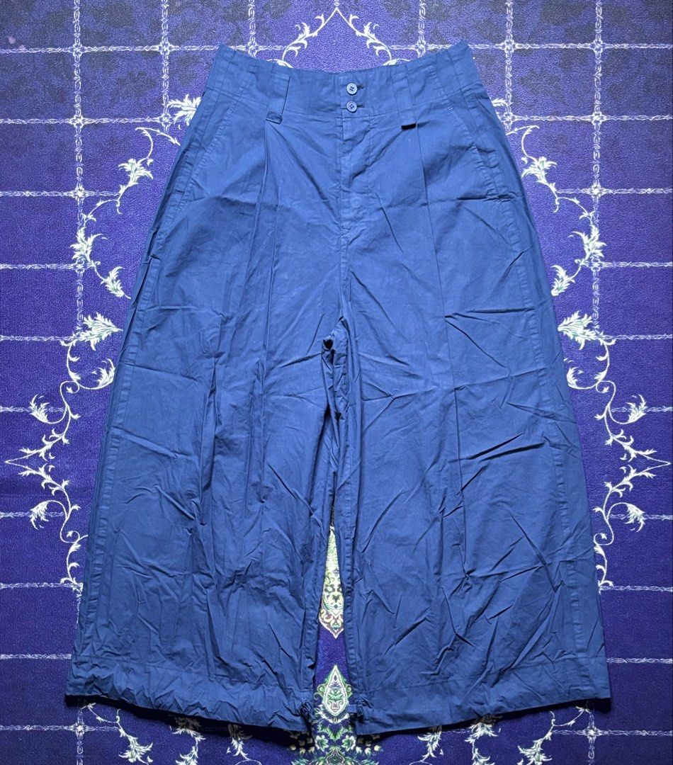 Issey Miyake Balloon Pants (Category: Trousers) located in Valenzuela. Submitted by telagram (Listing ID 1465890638, Image 1). Description: .