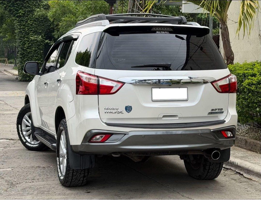 Isuzu Mu-X Lsa Blue Power Auto (Category: Used Cars) located in Manila. Submitted by quality_cars (Listing ID 1465934546, Image 3). Description: Another Budget Friendly Diesel SUV mga Boss Cash / Financing / Trade-in Isuzu Mux Lsa Blue Power A/T 2018 model 3.0 diesel engine All power features Push start / keyless entry All power features Touchscreen headunit Roof mount monitor Power seat Leather seats Roofrack Stepboard Projector headlight w/ Drl