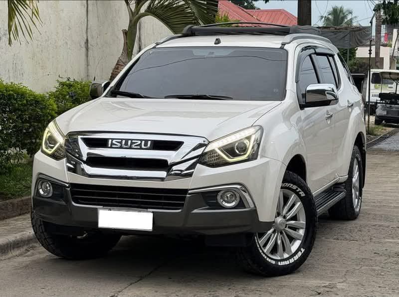 Isuzu Mu-X Lsa Blue Power Auto (Category: Used Cars) located in Manila. Submitted by quality_cars (Listing ID 1465934546, Image 2). Description: Another Budget Friendly Diesel SUV mga Boss Cash / Financing / Trade-in Isuzu Mux Lsa Blue Power A/T 2018 model 3.0 diesel engine All power features Push start / keyless entry All power features Touchscreen headunit Roof mount monitor Power seat Leather seats Roofrack Stepboard Projector headlight w/ Drl