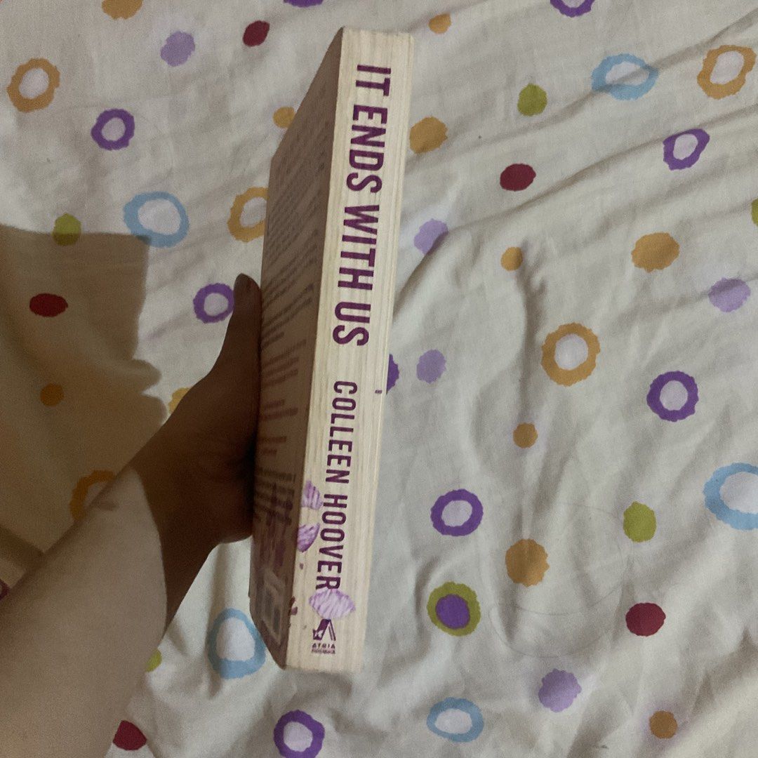 IT ENDS WITH US by Colleen Hoover (Category: Storybooks) located in Rizal. Submitted by jasmeng111402 (Listing ID 1465950985, Image 3). Description: .