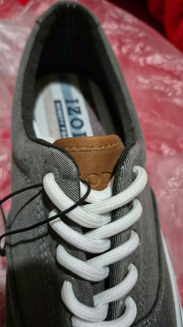 IZOD Shoe for girls (Category: Sneakers) located in Caloocan City. Submitted by zealriver-613d71 (Listing ID 1465912687, Image 3). Description: Size 8 from US 🇺🇸 BN for girls PRICE IS NEGOTIABLE.