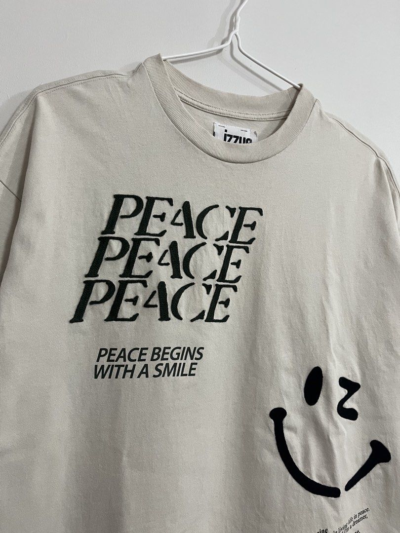 Izzue Peace Graphic Tee (Category: Tshirts & Polo Shirts ) located in Daet. Submitted by rens.finds (Listing ID 1465887327, Image 2). Description: - Brand: izzue - Condition: 10/10 - Issue: ❌ - Color Rate: 10/10 - Length x Width ( 28 x 22 ) “Actual product color may vary due to lighting.” ⬅️ Swipe For More Details .
