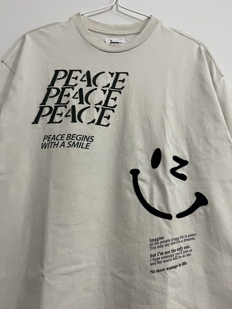 Izzue Peace Graphic Tee (Category: Tshirts & Polo Shirts ) located in Daet. Submitted by rens.finds (Listing ID 1465887327, Image 3). Description: - Brand: izzue - Condition: 10/10 - Issue: ❌ - Color Rate: 10/10 - Length x Width ( 28 x 22 ) “Actual product color may vary due to lighting.” ⬅️ Swipe For More Details .
